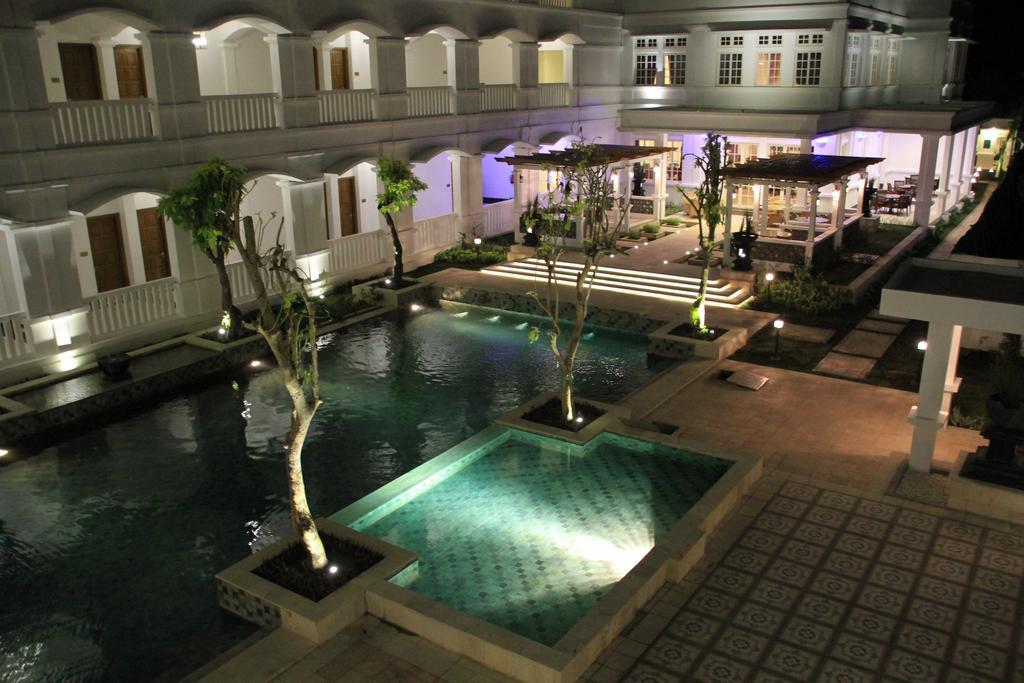 โฮเต็ล แอมมี เคปู Hotel Cepu ภายนอก รูปภาพ