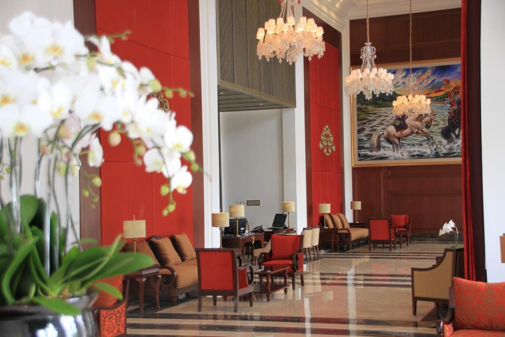 โฮเต็ล แอมมี เคปู Hotel Cepu ภายนอก รูปภาพ