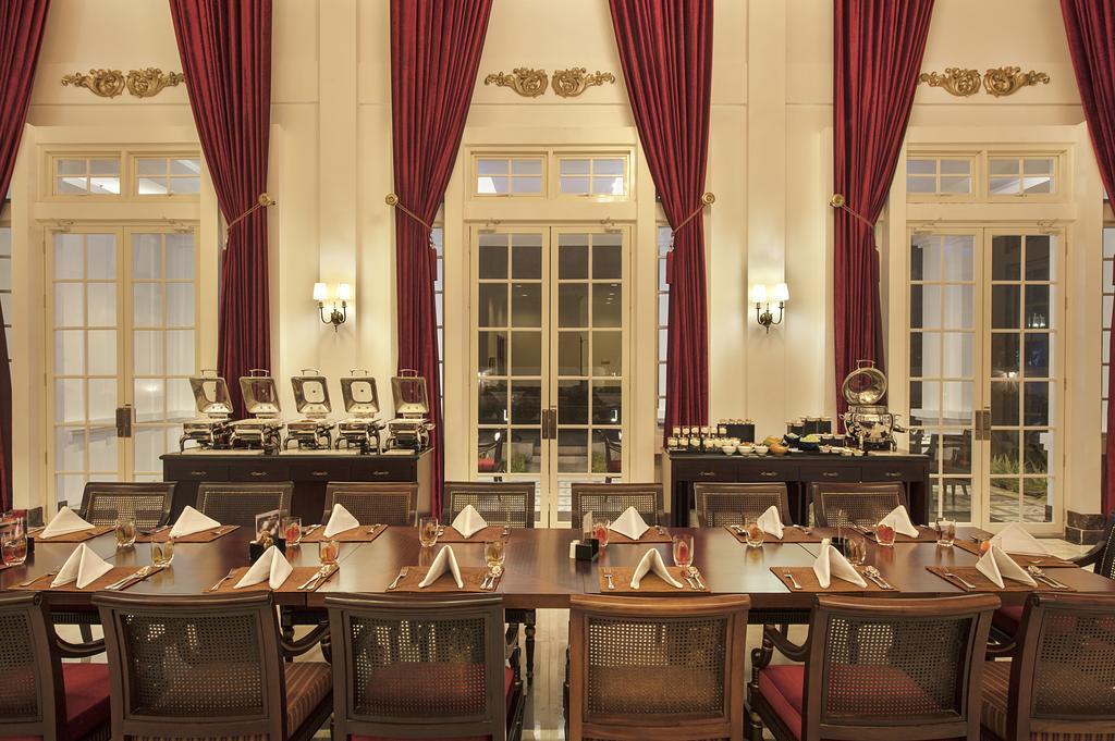 โฮเต็ล แอมมี เคปู Hotel Cepu ภายนอก รูปภาพ