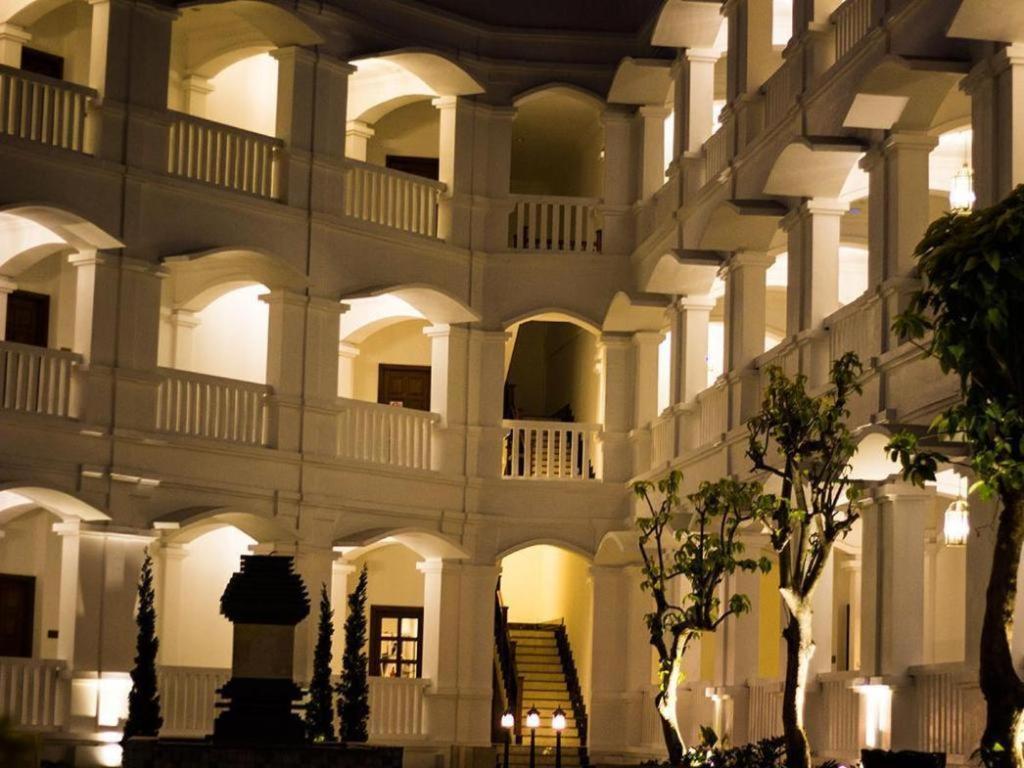 โฮเต็ล แอมมี เคปู Hotel Cepu ภายนอก รูปภาพ