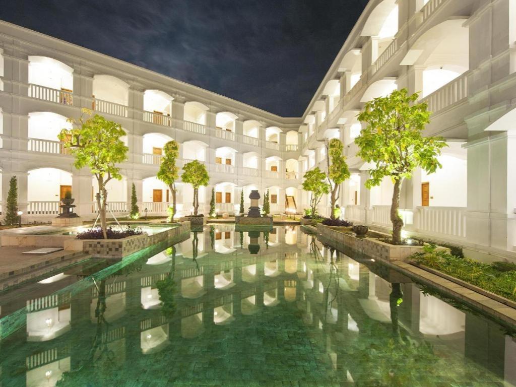 โฮเต็ล แอมมี เคปู Hotel Cepu ภายนอก รูปภาพ