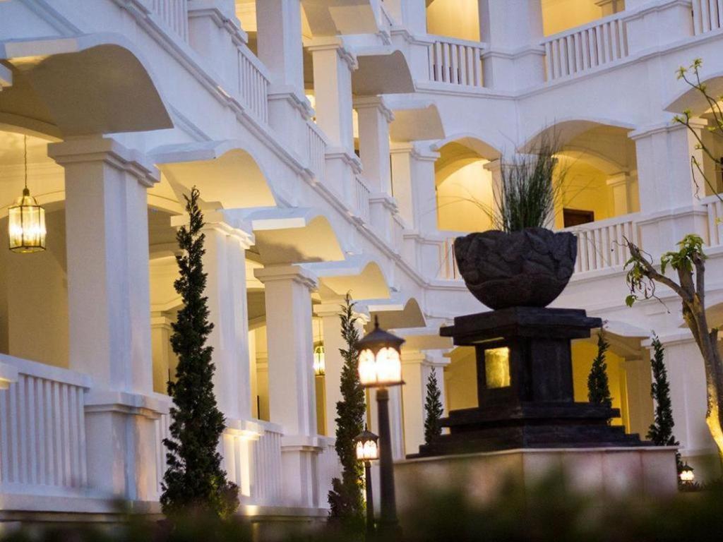 โฮเต็ล แอมมี เคปู Hotel Cepu ภายนอก รูปภาพ