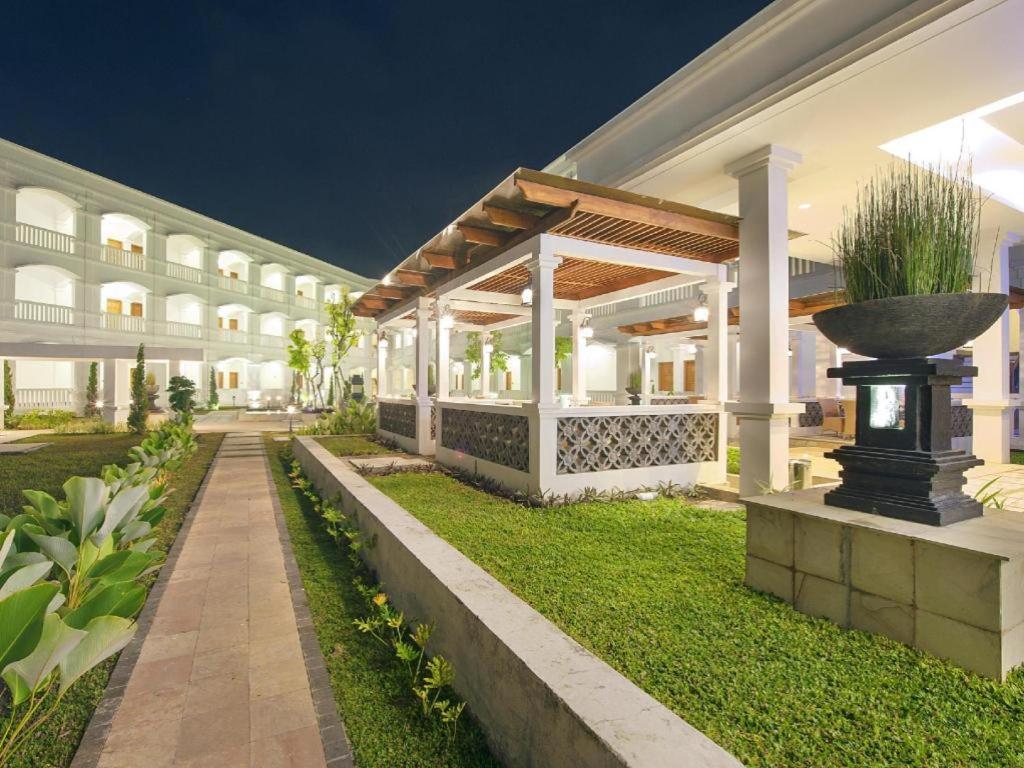 โฮเต็ล แอมมี เคปู Hotel Cepu ภายนอก รูปภาพ