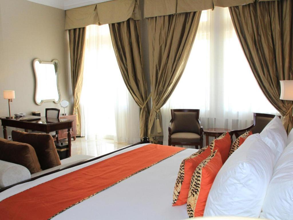 โฮเต็ล แอมมี เคปู Hotel Cepu ภายนอก รูปภาพ