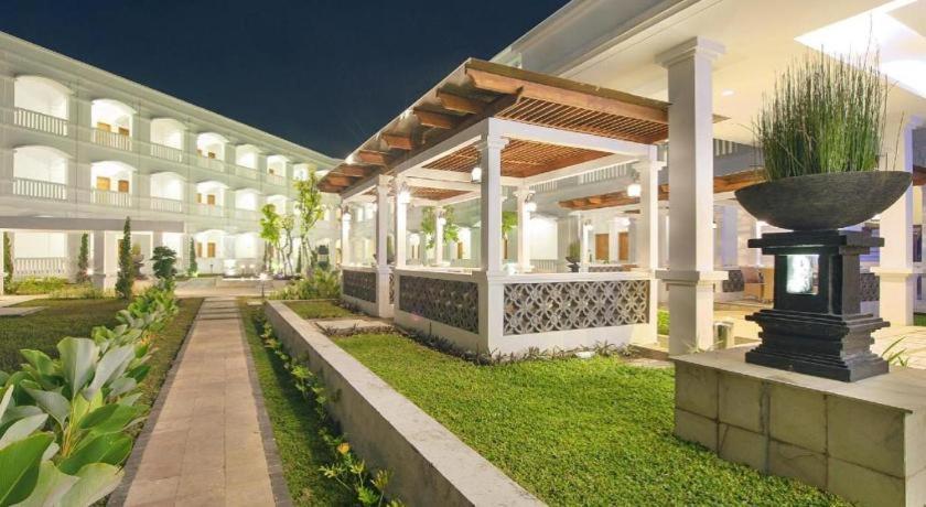 โฮเต็ล แอมมี เคปู Hotel Cepu ภายนอก รูปภาพ