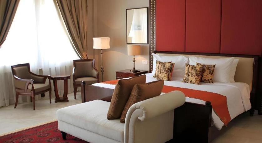 โฮเต็ล แอมมี เคปู Hotel Cepu ภายนอก รูปภาพ