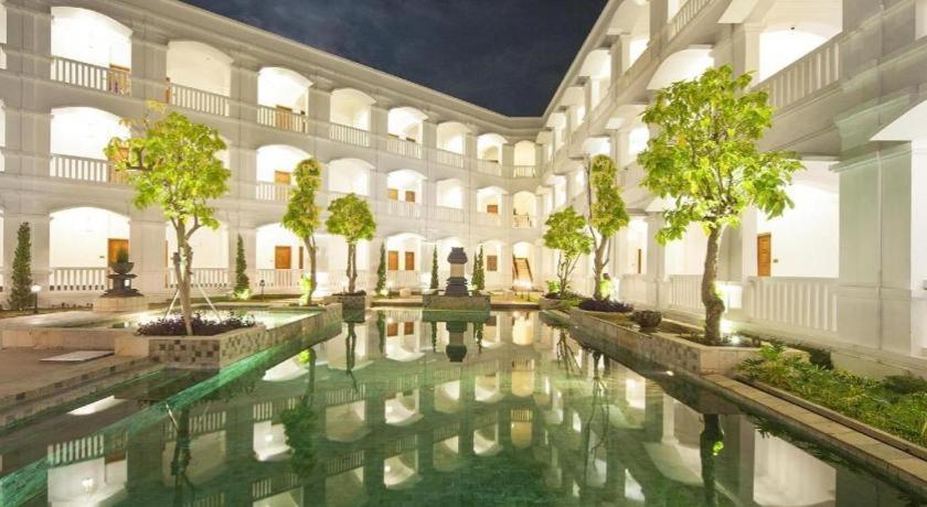 โฮเต็ล แอมมี เคปู Hotel Cepu ภายนอก รูปภาพ
